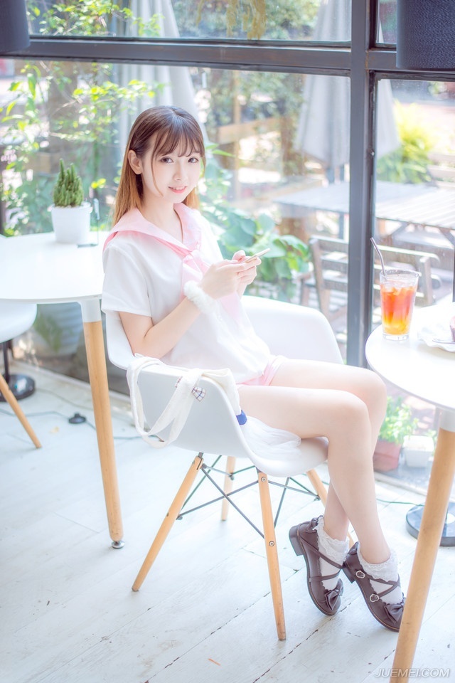 生活，是一种缓缓如夏日流水般地前进，我们不要焦急我们三十岁的时候，不应该去急五十岁的事情，我们生的时候，不必去期望死的来临，这一切，总会来的。