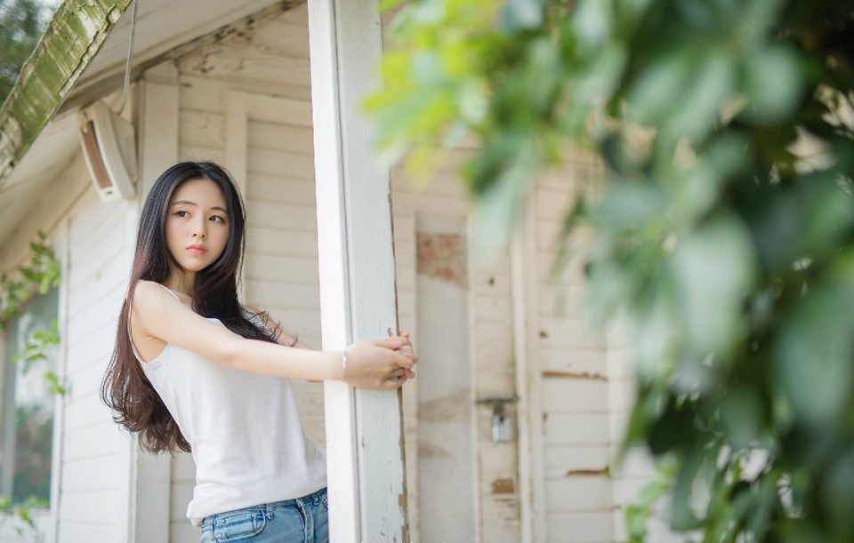 “原本我也如此认为。”诸葛亮摇头道：“但关中能够如此轻易兵不血刃拿下成都，皆是此人所谋。”